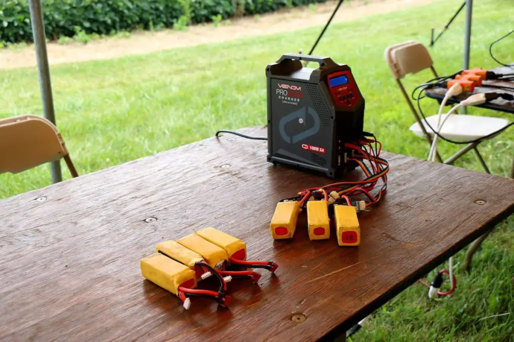 Field charging is common in FPV drone hobby.