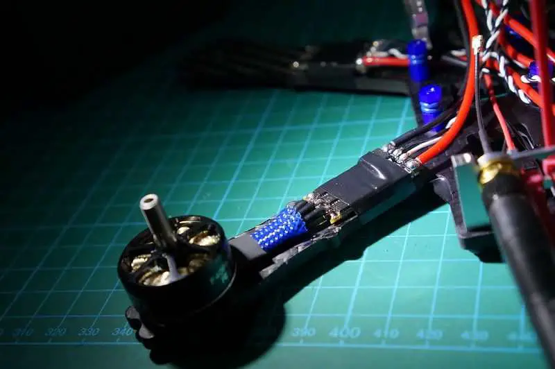 Single ESCs are usually mounted on each arm of FPV drones.
